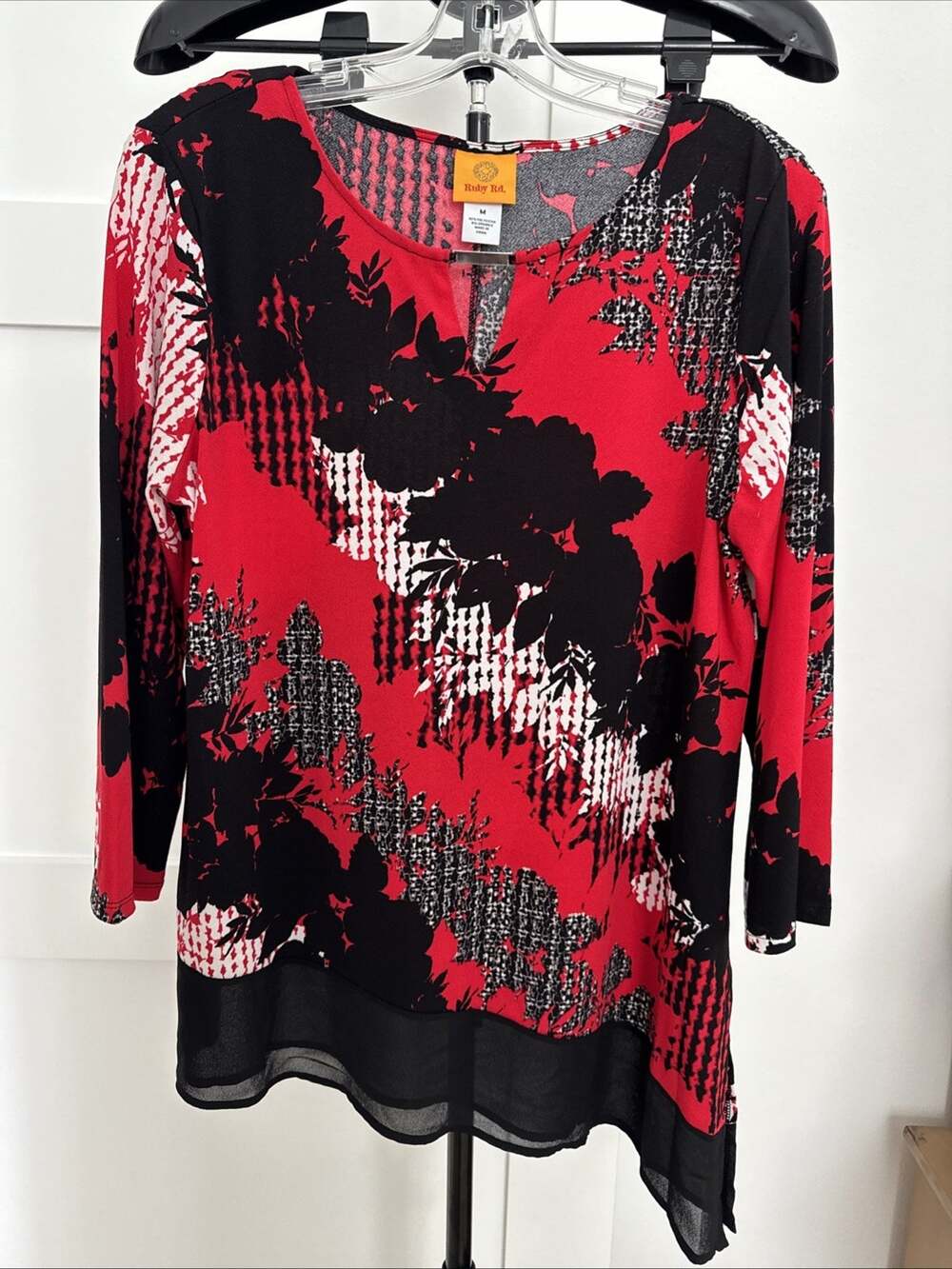 Ruby Rd Blouse Hanky Hem Red Black White Size Medium Neck Cut Out Metal Accent